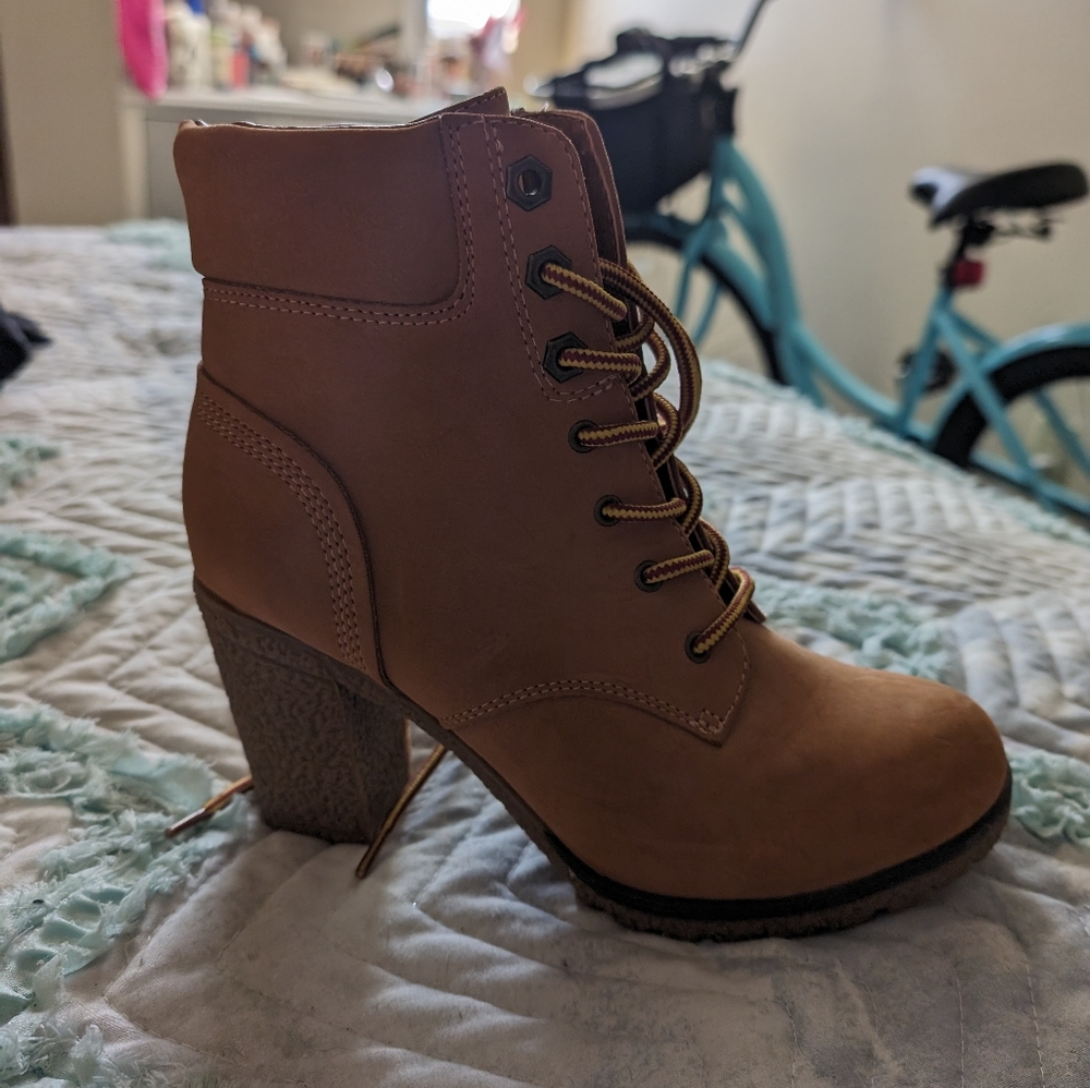 Women's heel boots